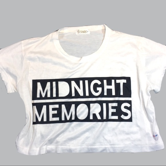 freshtops Tops - Freshtops cropped white tee “Midnight Memories”